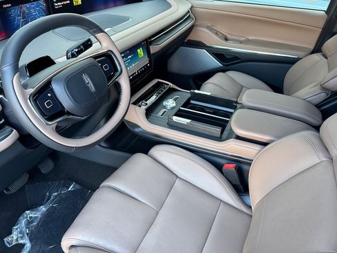 New 2025 Lincoln Navigator Black Label image 8