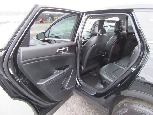 Used 2025 Kia Sportage EX image 47
