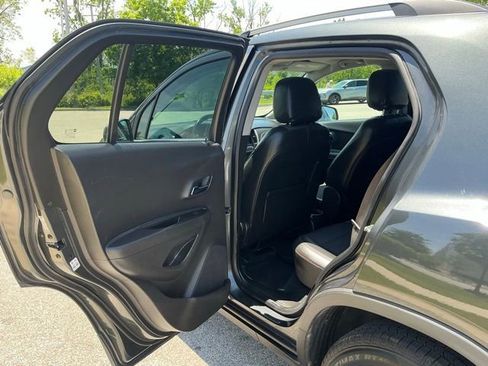 Used 2018 Chevrolet Trax LT w/ LT Convenience Package AWD/4WD image 16