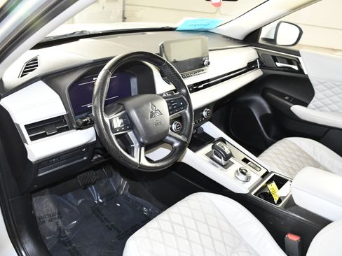 Used 2022 Mitsubishi Outlander SEL AWD/4WD image 2