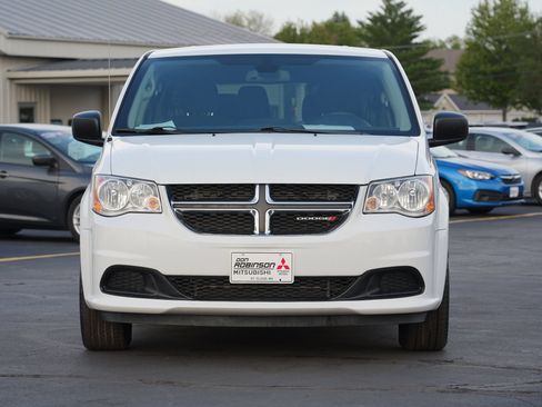 Used 2018 Dodge Grand Caravan SE w/ UConnect Hands-Free Group FWD image 9