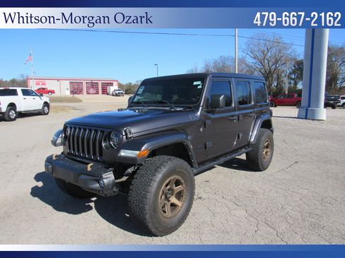 Used 2021 Jeep Wrangler Unlimited Sahara image 3