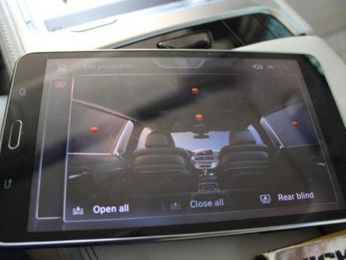 Used 2016 BMW 750i xDrive image 31