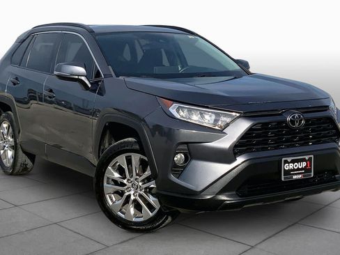 Used 2021 Toyota RAV4 XLE Premium FWD image 3