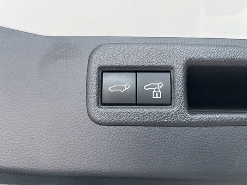 Used 2024 Toyota Venza Limited image 33