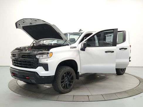 Used 2024 Chevrolet Silverado 1500 LT Trail Boss w/ LT Trail Boss Premium Package AWD/4WD image 11