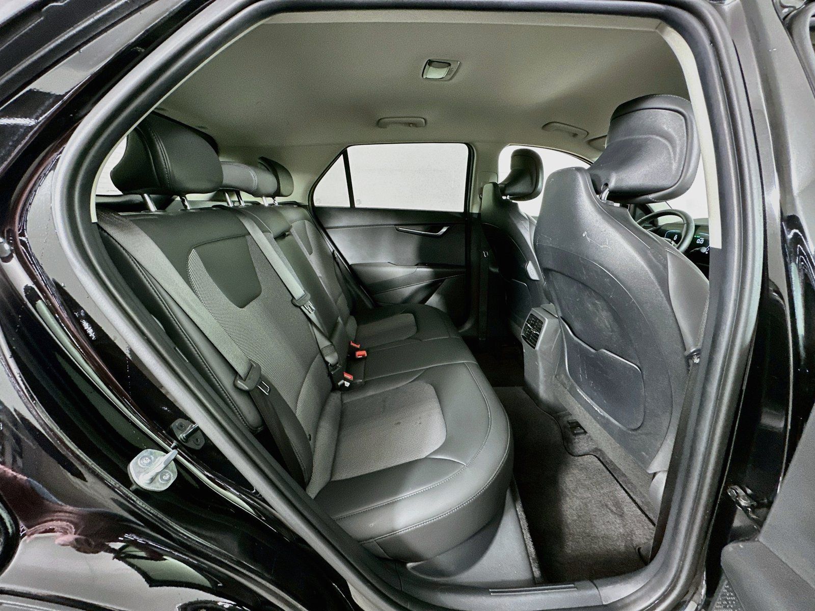Used 2025 Kia Niro EX FWD image 28