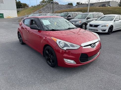 Used 2013 Hyundai Veloster Base w/ Style Pkg image 2