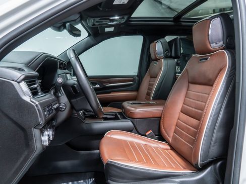 Used 2024 GMC Yukon XL Denali Ultimate image 4