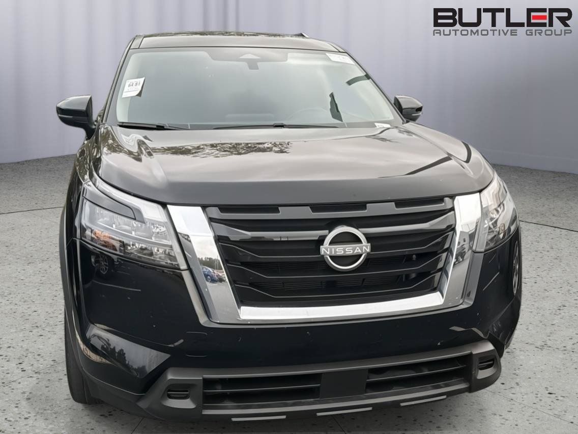 Used 2025 Nissan Pathfinder SV FWD image 5