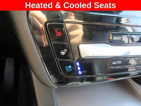 Used 2022 Ford Explorer Limited w/ Equipment Group 301A AWD/4WD image 18