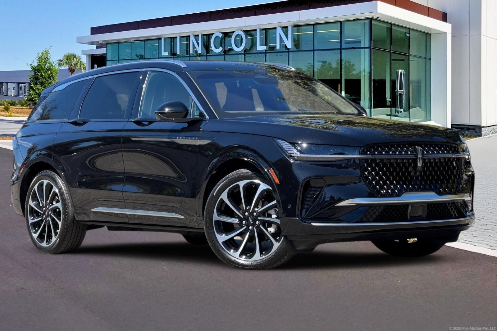 Used 2024 Lincoln Nautilus Black Label AWD/4WD image 2