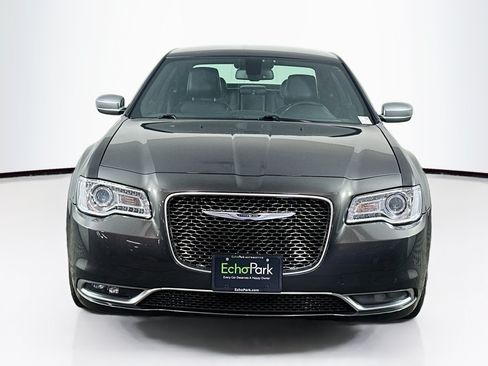 Used 2019 Chrysler 300 C RWD image 2
