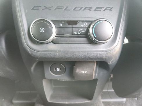 Used 2025 Ford Explorer ST-Line w/ ST-Line Street Pack AWD/4WD image 17