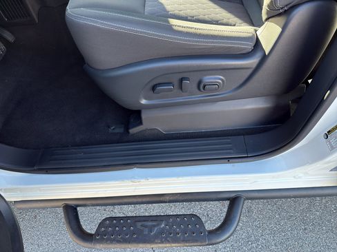 Certified 2024 Nissan Titan SV w/ SV Convenience Package image 17