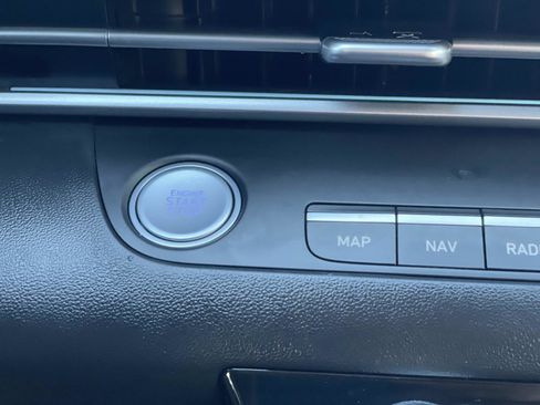 Certified 2025 Hyundai Elantra SEL image 16