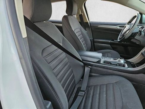 Used 2017 Ford Fusion SE w/ Fusion SE Technology Package image 21