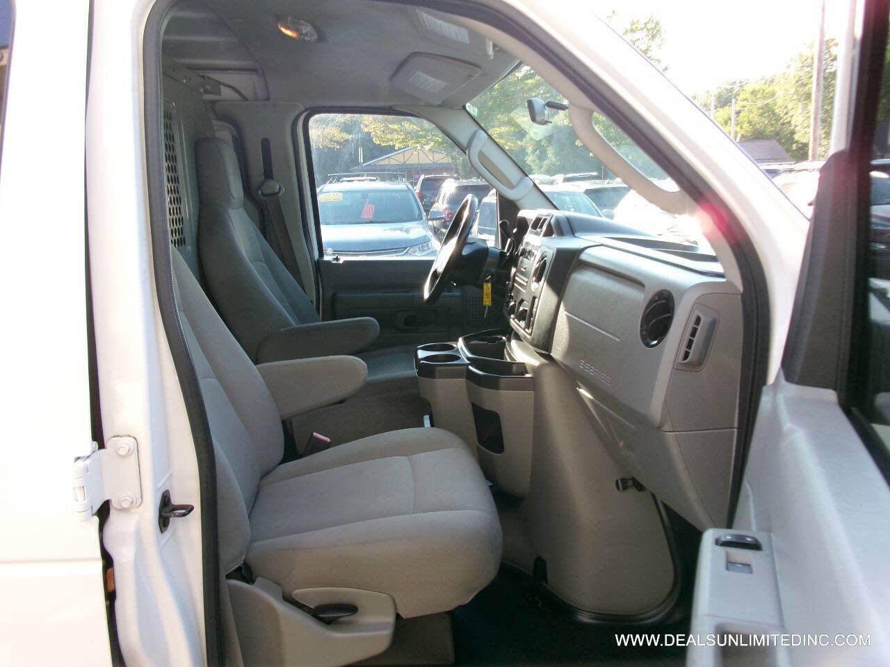 Used 2014 Ford E-250 and Econoline 250 w/ Power Group RWD image 21