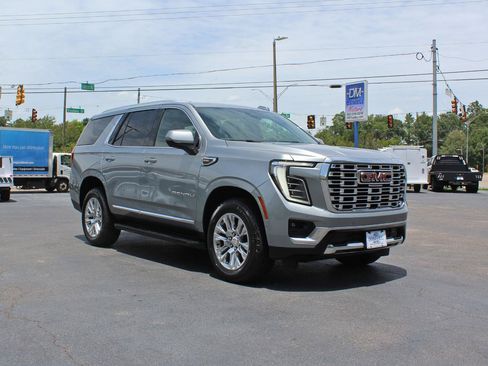 Used 2025 GMC Yukon Denali AWD/4WD image 8