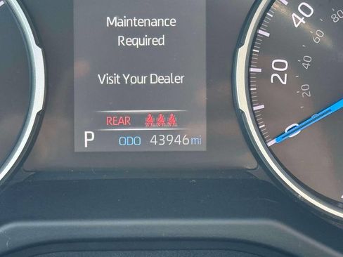Used 2021 Toyota RAV4 LE AWD/4WD image 28