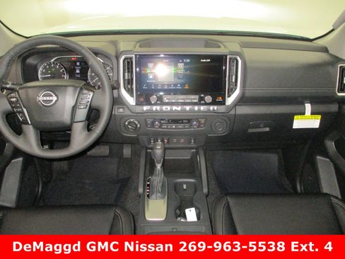 New 2025 Nissan Frontier SL image 32