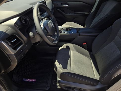 Certified 2025 Nissan Rogue SV FWD image 20