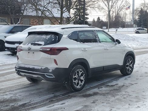Used 2021 Kia Seltos EX image 4