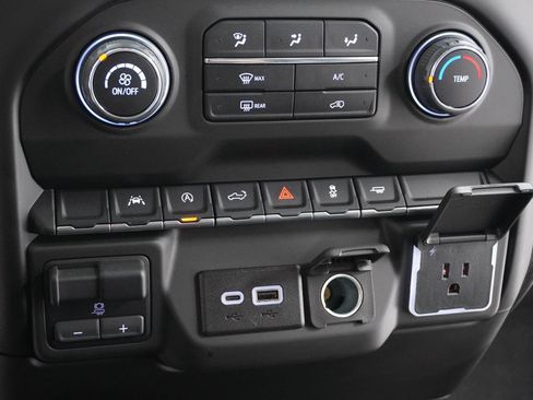 Used 2025 Chevrolet Silverado 1500 Custom image 22