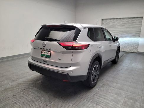 Used 2025 Nissan Rogue SV AWD/4WD image 9