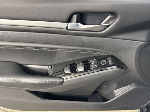 Used 2023 Nissan Altima 2.5 SV w/ SV Premium Package FWD image 21
