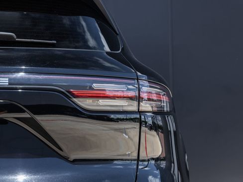 Certified 2023 Porsche Cayenne AWD/4WD image 14
