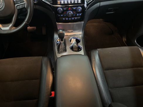 Used 2019 Jeep Grand Cherokee Altitude image 11
