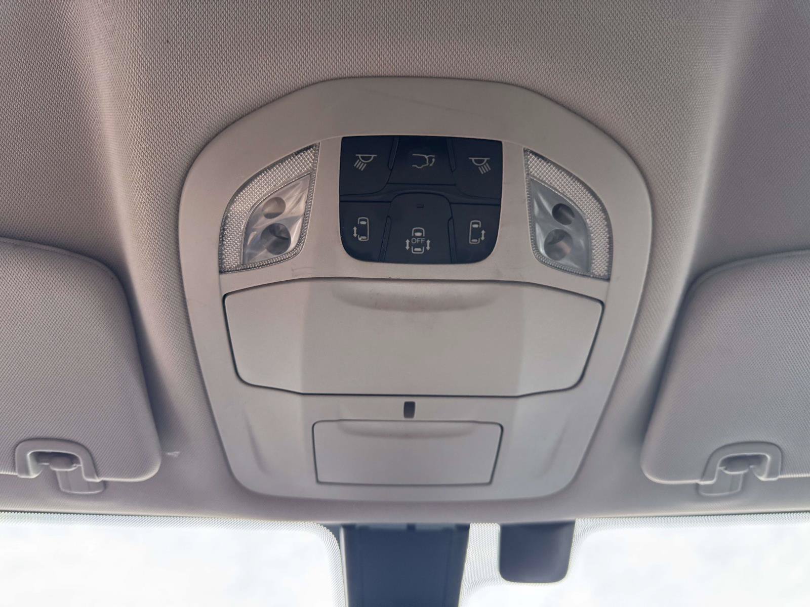 Used 2018 Chrysler Pacifica Touring-L Plus FWD image 28