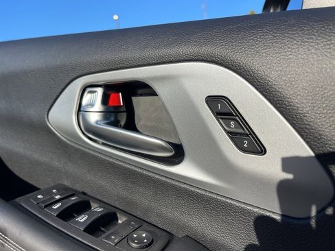 Used 2023 Chrysler Pacifica Touring-L w/ S Appearance Package image 23