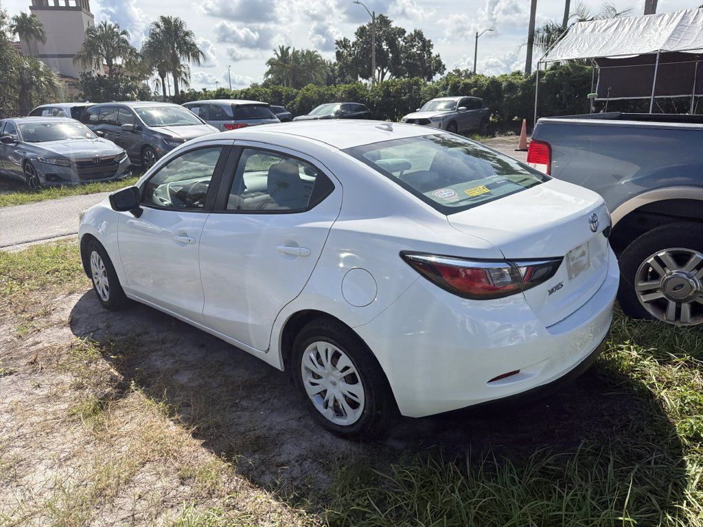 Used 2019 Toyota Yaris L FWD image 9