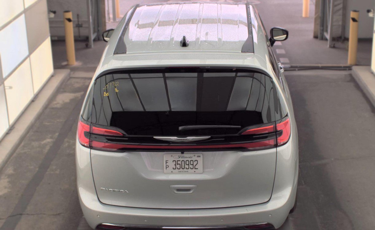 Used 2026 Chrysler Pacifica Select FWD image 5