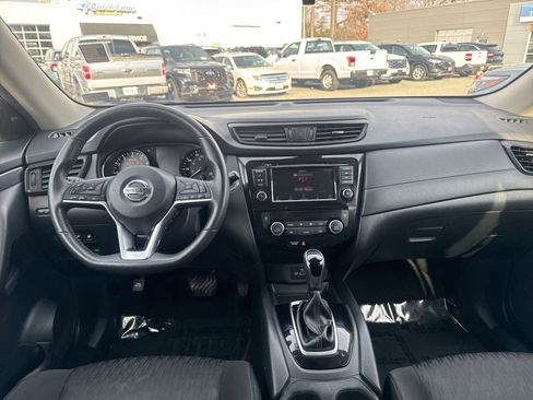 Used 2020 Nissan Rogue SV image 10