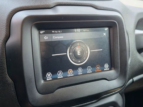 Used 2018 Jeep Renegade Latitude image 33