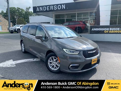 Used 2022 Chrysler Pacifica Touring-L FWD image 1