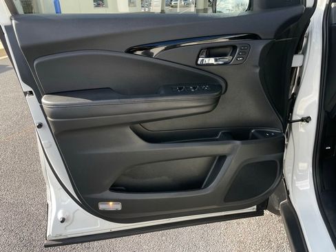 Certified 2022 Honda Pilot Touring image 24
