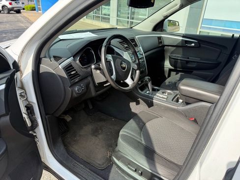 Used 2010 Chevrolet Traverse LT FWD image 6