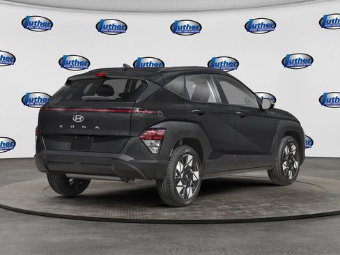 Used 2025 Hyundai Kona SEL FWD image 2