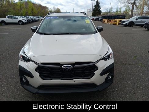 Used 2025 Subaru Crosstrek 2.0i Premium image 9