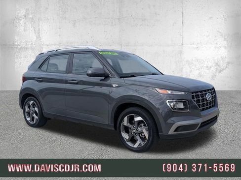 Used 2025 Hyundai Venue SEL FWD image 1