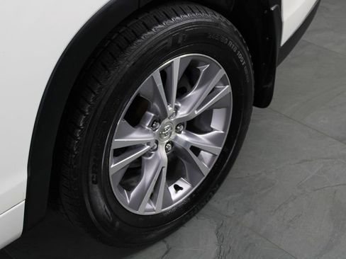 Used 2015 Toyota Highlander XLE image 11