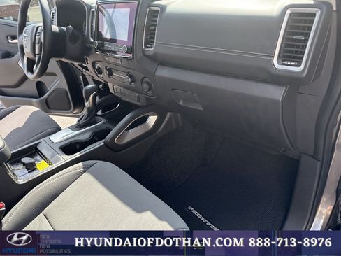 Used 2024 Nissan Frontier SV AWD/4WD image 15