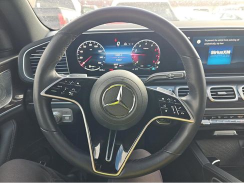 Used 2025 Mercedes-Benz GLS 450 4MATIC image 12