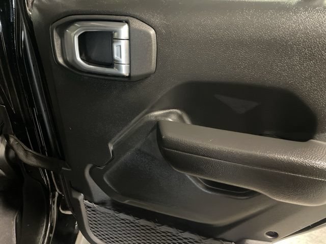 Used 2023 Jeep Wrangler Unlimited Rubicon w/ Cold Weather Group AWD/4WD image 46
