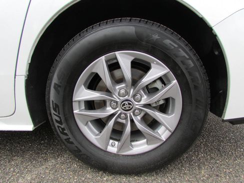 Used 2024 Toyota Sienna XLE image 12