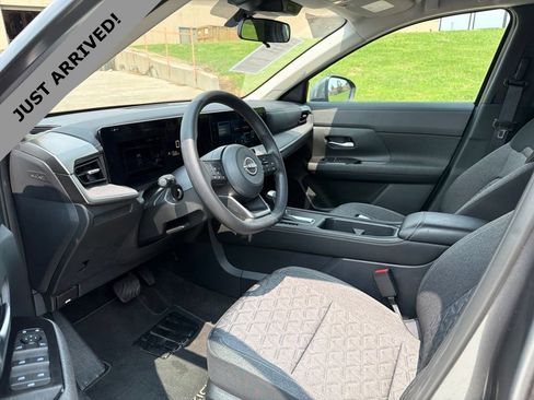 Certified 2025 Nissan Kicks SV AWD/4WD image 10